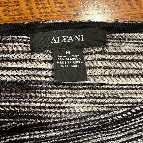 Womens Alfani size medium black and white sheet top. - Picture 3 of 4